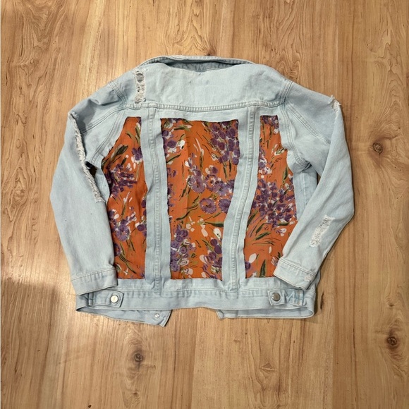 Light Blue Denim Jacket with Floral Panels upcycled size m - Picture 1 of 3
